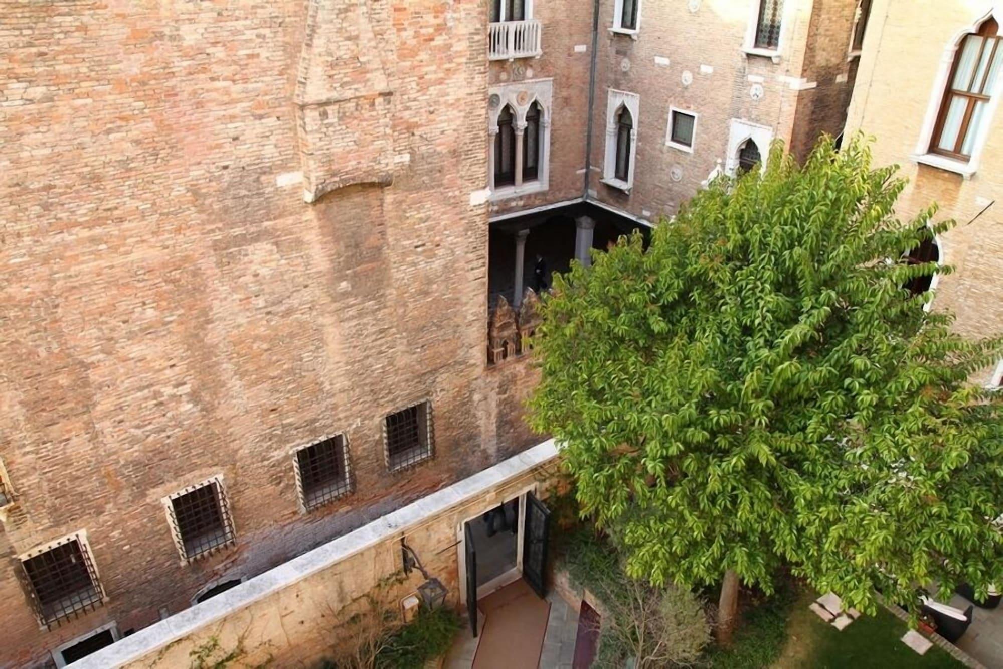 Pesaro Palace Hotel Venice Exterior photo