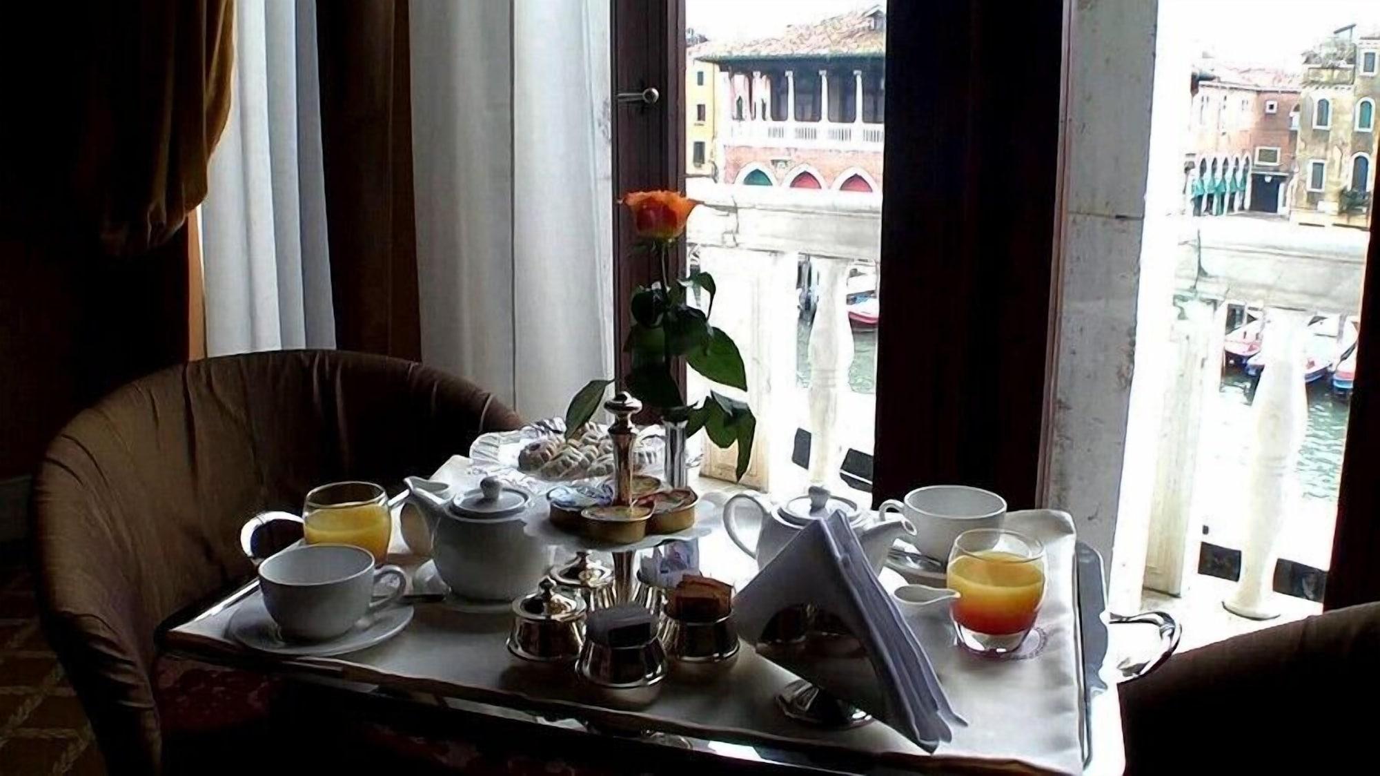 Pesaro Palace Hotel Venice Exterior photo