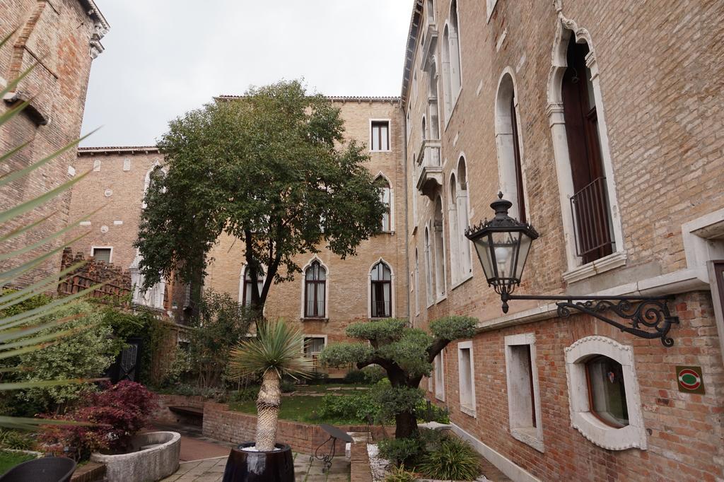 Pesaro Palace Hotel Venice Exterior photo