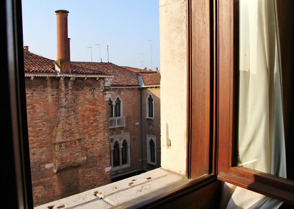 Pesaro Palace Hotel Venice Exterior photo